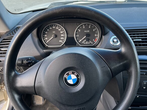 2010 BMW 1 серии 116i I (E81/E82/E87/E88) Рестайлинг, белый, 650000 рублей - вид 12