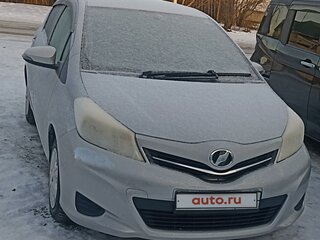 2011 Toyota Vitz III (XP130), серый, 750000 рублей, вид 5