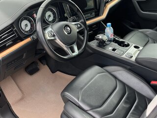 2018 Volkswagen Touareg III, чёрный, 5000000 рублей, вид 5