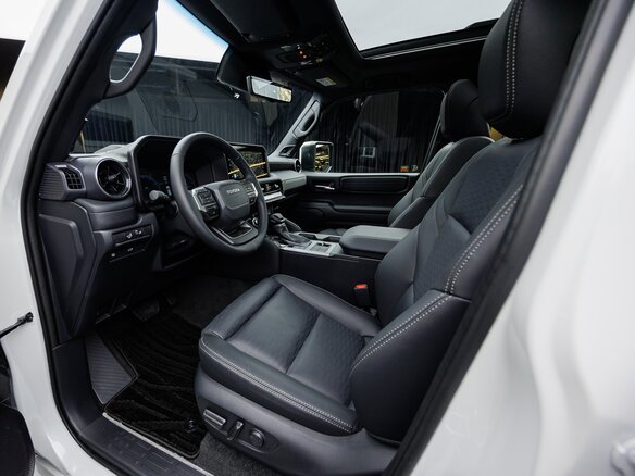 2025 Toyota Land Cruiser Prado 250 Series, белый, 10200000 рублей - вид 13