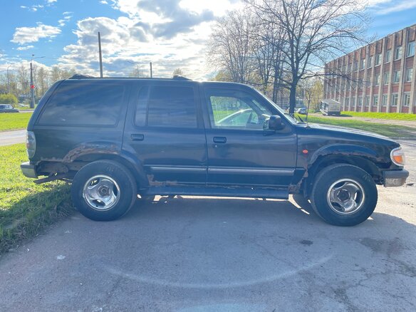 1998 Ford Explorer II, чёрный - вид 3