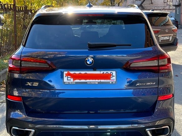 2020 BMW X5 30d IV (G05/G18), синий, 8500000 рублей - вид 4