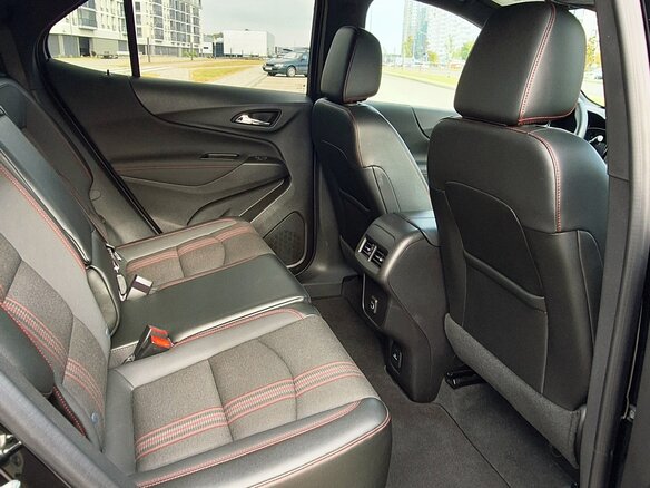 2023 Chevrolet Equinox III Рестайлинг, чёрный, 2000000 рублей - вид 10
