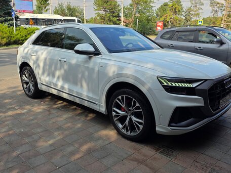 2020 Audi Q8 50 TDI I (4M), белый, 7490000 рублей, вид 1