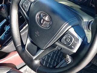 2017 Toyota Harrier III (XU60) Рестайлинг, белый, 2850000 рублей, вид 4