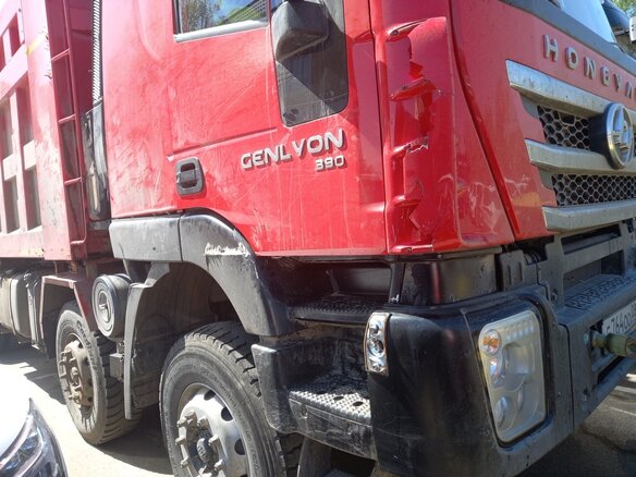 2023 IVECO-Hongyan 8x4 (CQ3406), красный - вид 3
