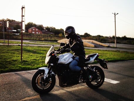 2009 Yamaha FZ1, белый, 580000 рублей, вид 2