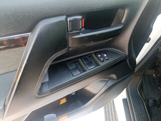 2010 Toyota Land Cruiser 200 Series, белый, 3000000 рублей, вид 5