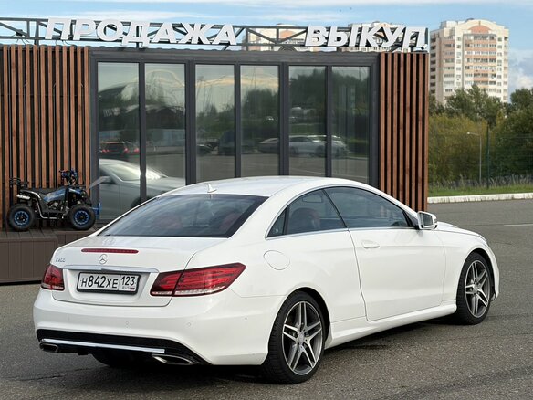 2014 Mercedes-Benz E-Класс 200 IV (W212, S212, C207) Рестайлинг, белый - вид 4