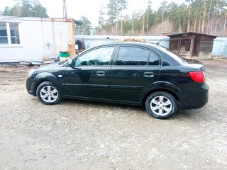 2010 Kia Rio II Рестайлинг, чёрный, 525000 рублей, вид 3