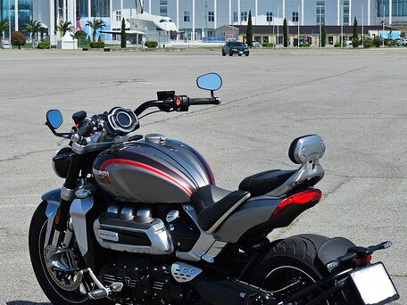 2021 Triumph Rocket 3, серый, 2200000 рублей, вид 3
