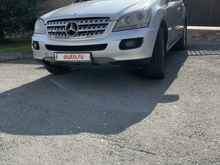 2006 Mercedes-Benz M-Класс 500 II (W164), серебристый, 735000 рублей, вид 3