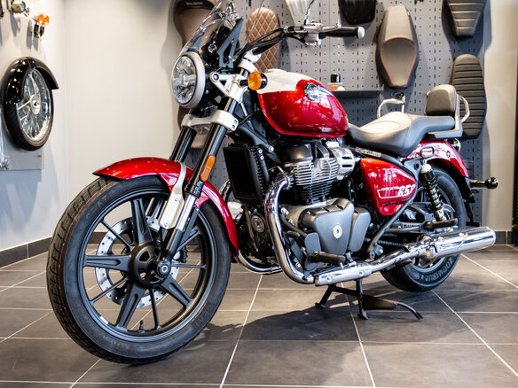 2026 Royal Enfield Super Meteor, пурпурный, 792000 рублей - вид 19