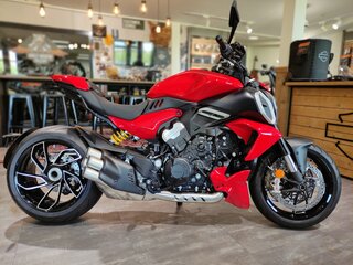 2025 Ducati Diavel V4, красный, 3600000 рублей, вид 1