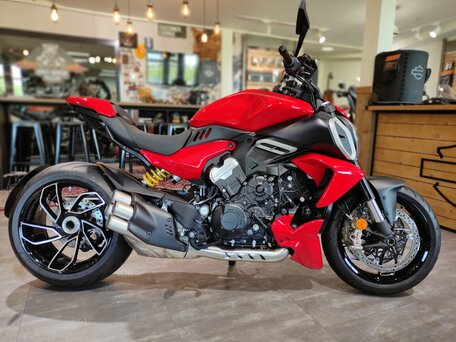 2025 Ducati Diavel V4, красный, 3600000 рублей, вид 1