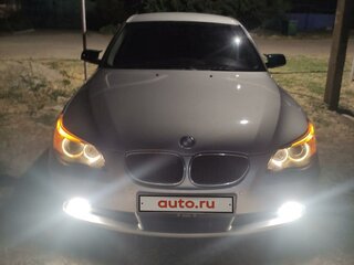 2003 BMW 5 серии 520i V (E60/E61), серебристый, 950000 рублей, вид 2