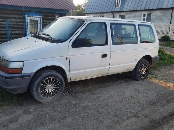 1993 Chrysler Voyager II, белый, 125000 рублей - вид 3