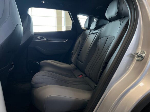 2026 Geely Galaxy M7, серебристый - вид 35