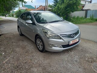 2016 Hyundai Solaris I Рестайлинг, серебристый, 989000 рублей, вид 2