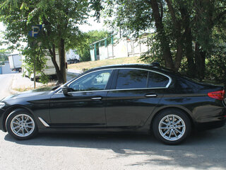 2017 BMW 5 серии 520i VII (G30/G31/G38), чёрный, 2350000 рублей, вид 3