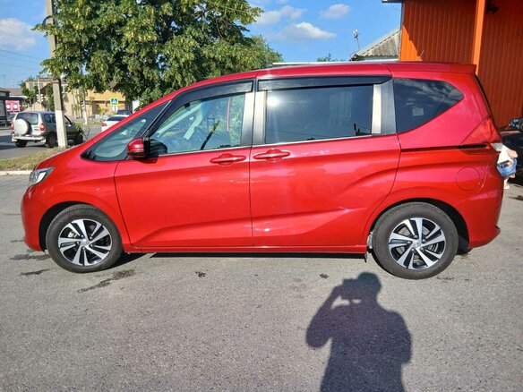 2019 Honda Freed II Рестайлинг, красный, 1800000 рублей - вид 12