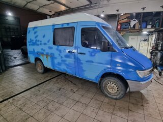 1999 Mercedes-Benz Sprinter, голубой, 700000 рублей, вид 2