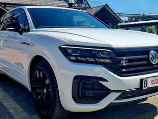 2018 Volkswagen Touareg III, белый, 6000000 рублей, вид 2