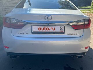 2018 Lexus ES 250 VI Рестайлинг, белый, 3000000 рублей, вид 3