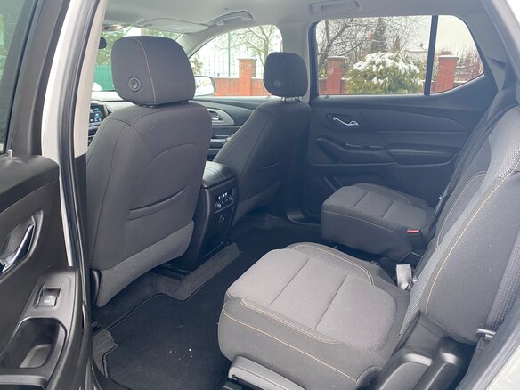 2018 Chevrolet Traverse II, серебристый, 2250000 рублей - вид 8