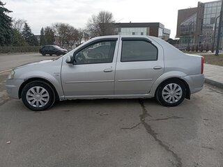 2012 Renault Logan I Рестайлинг, серебристый, 430000 рублей, вид 4