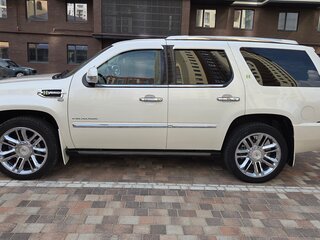2010 Cadillac Escalade III, белый, 1800000 рублей, вид 5