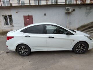 2013 Hyundai Solaris I, белый, 1050000 рублей, вид 4