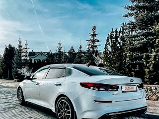 2018 Kia Optima IV Рестайлинг, белый, 1900000 рублей, вид 4
