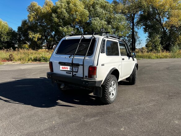1998 Lada (ВАЗ) 2121 (4x4) I Рестайлинг, белый, 499999 рублей - вид 3