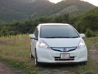 2010 Honda Fit Hybrid II, белый, 850000 рублей, вид 2