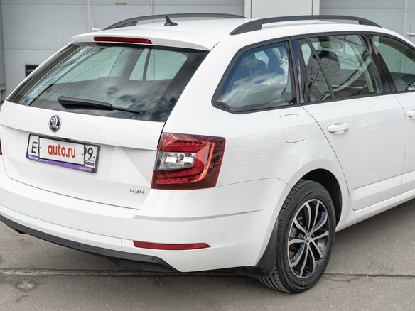 2017 Skoda Octavia III (A7) Рестайлинг, белый - вид 5