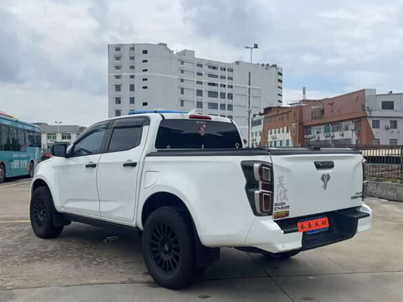 2023 Isuzu D-Max III, белый - вид 5