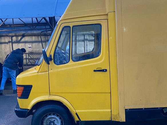 1995 Mercedes-Benz 308D, жёлтый, 750000 рублей - вид 1