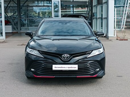 2020 Toyota Camry VIII (XV70), чёрный, 2820000 рублей, вид 2