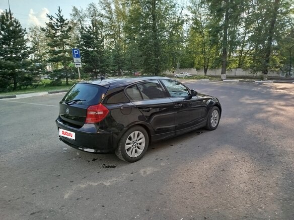 2010 BMW 1 серии 116i I (E81/E82/E87/E88) Рестайлинг, чёрный, 1050000 рублей - вид 3