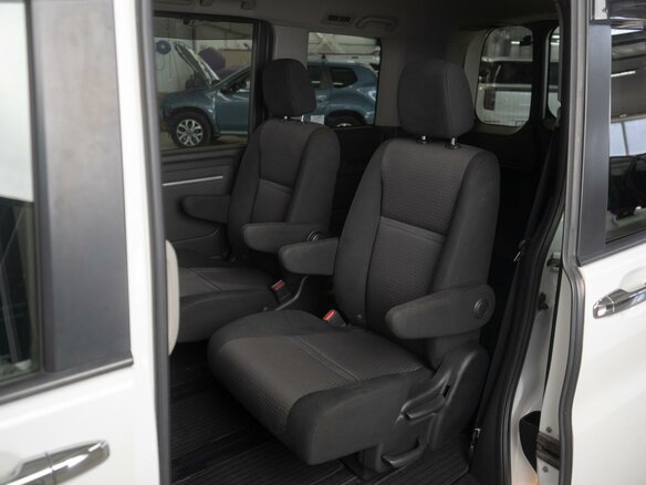 2016 Honda Stepwgn Spada V, белый - вид 9