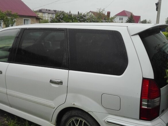 2002 Mitsubishi Chariot Grandis III, белый, 270000 рублей - вид 1