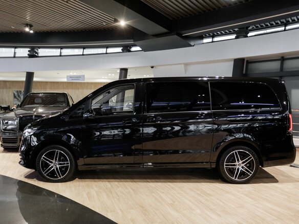 2024 Mercedes-Benz V-Класс 300 d длинный III (W447) Рестайлинг 2, чёрный - вид 2