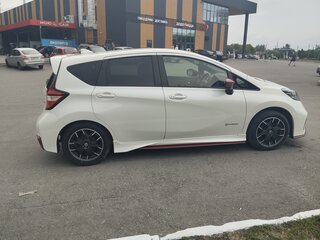 2019 Nissan Note Nismo S e-Power II Рестайлинг, белый, 1710000 рублей, вид 3