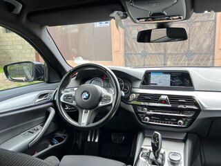 2018 BMW 5 серии 520d xDrive VII (G30/G31/G38), чёрный, 5000000 рублей, вид 4