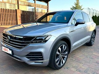 2019 Volkswagen Touareg III, серебристый, 4975422 рублей, вид 2