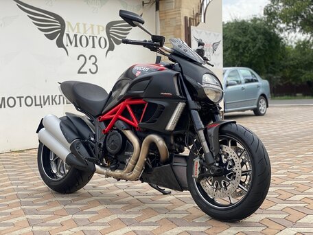 2012 Ducati Diavel Carbon, красный, 999999 рублей, вид 1