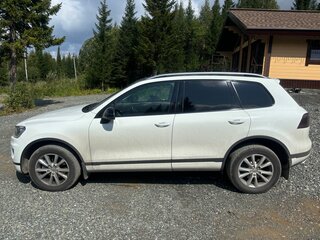 2015 Volkswagen Touareg II Рестайлинг, белый, 2500000 рублей, вид 4