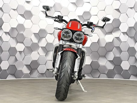 2021 Triumph Rocket III, красный, 1899000 рублей, вид 5