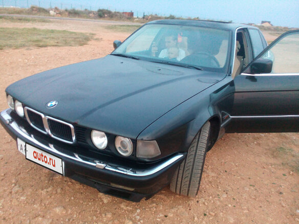 1990 BMW 7 серии 750i II (E32), чёрный - вид 1